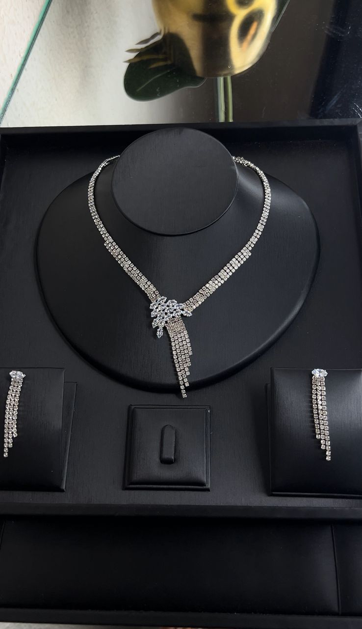 the-crystal-waterfall-statement-set