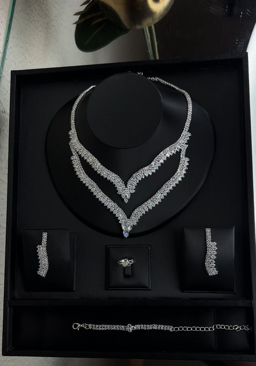 the-empress-double-v-crystal-suit